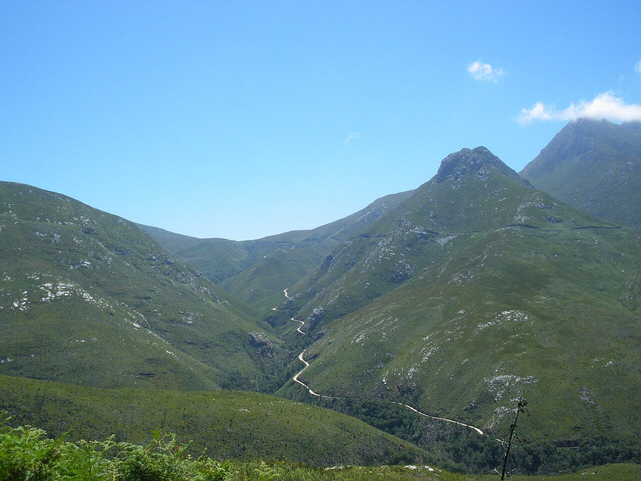 Mountain roads viewed from Outeniqua Pass near George